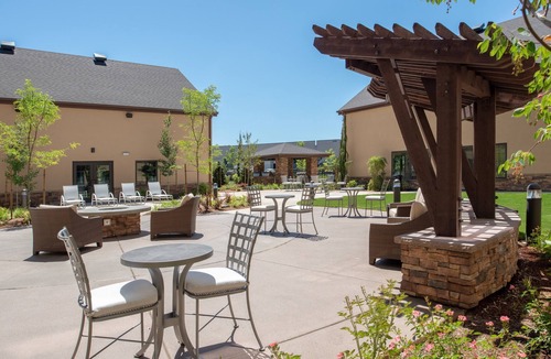 Hillsboro Apartment | Accessible 1BR King Suite w/Breakfast + Pool
