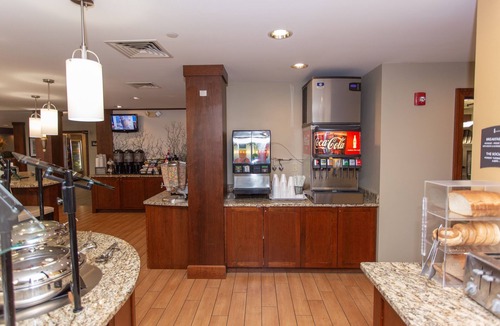 Bowling Green Apartment | Accessible 1BR Queen Suite | Breakfast + Pool