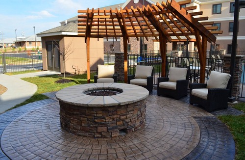 Bowling Green Apartment | Accessible 1BR Queen Suite | Breakfast + Pool