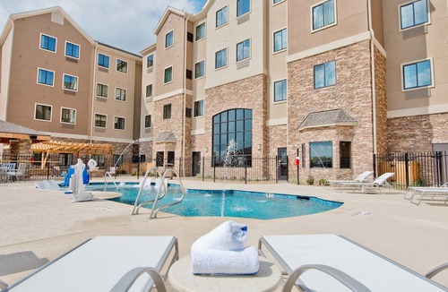 Humble Apartment | Accessible 1BR Suite w/King & Roll-In Shower