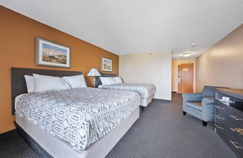 Put-in-Bay Hotel | Accessible 2 Queen Room