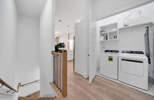 Foster Place House | Accessible 3BR - Gigabit WiFi, Podcast Studio & 8-Seat Dining, Mins to TMC & NRG