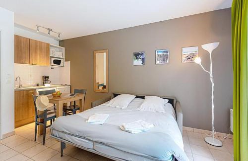 Saumur Apartment | Accessible Apartment with Terrace for 3