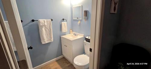 Board Camp House | Accessible Cabin Escape with Cozy Woodland Charm in Mena, Arkansas