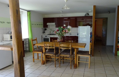 Arc-en-Barrois Apartment | accessible cottage "the stable with two walnuts"