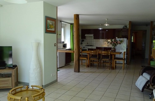 Arc-en-Barrois Apartment | accessible cottage "the stable with two walnuts"