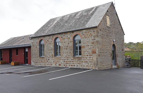 Lonlay-l'Abbaye Apartment | Accessible ground-floor house with dormitory for groups in Lonlay-l'Abbaye