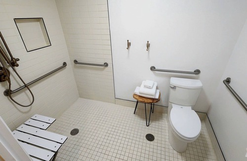 San Angelo Hotel | Accessible Queen Room with Modern Comforts – Ideal for Relaxing Getaways!