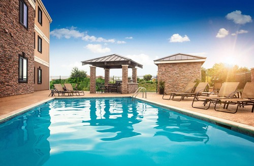 Fort Worth Apartment | Accessible Queen Studio With Full Kitchen