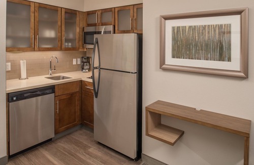 Hillsboro Apartment | Accessible Queen Studio w/Full Kitchen, OR