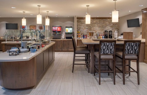 Hillsboro Apartment | Accessible Queen Studio w/Full Kitchen, OR