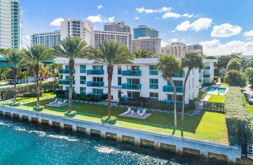 Bal Harbour Apartment | Accessible Studio with King Size Bed Kitchenette, Steps Away from Bal Harbour Beach
