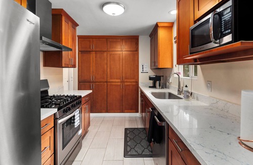 Meadowbrook House | Acclaimed 4BR Modern Eclectic Great Patio & Yard Pet Friendly