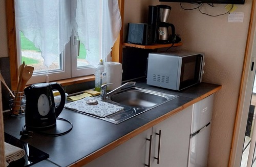 Saint-Martin-du-Fouilloux Ski Chalet | Accommodation (dories) in the form of a toue cabanée, pets welcome