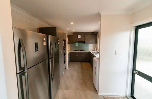 Pukehina House | ACCOMMODATE 19 - OCEAN FRONT.