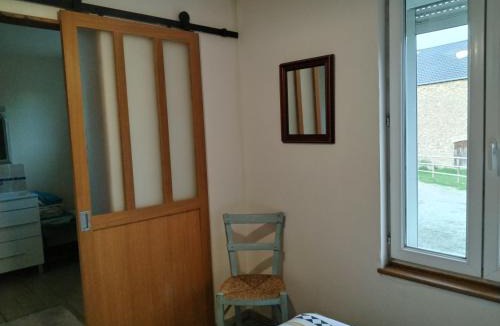 Saint-Pardoux-Corbier Apartment | accommodation à la ferme