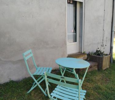 Saint-Pardoux-Corbier Apartment | accommodation à la ferme