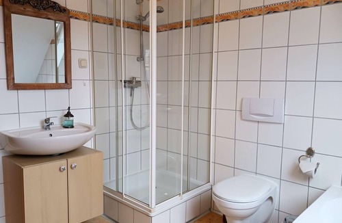 Rohlstorf Apartment | Accommodation between lakes - private room, shower and bath, WC, 2 bedrooms