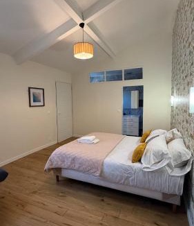 Goussainville House | Accommodation for 10 people - RER D - Parc Astérix - CDG