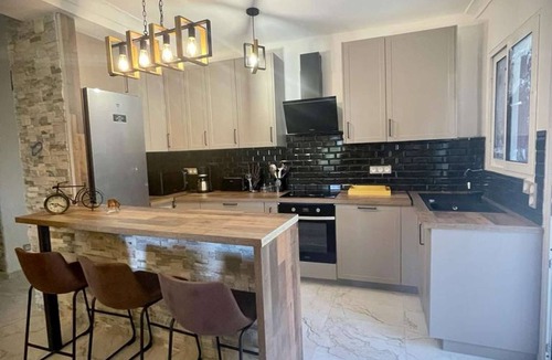 Saint-Antoine Apartment | Accommodation for 6 adults or 5 adults + 2 children