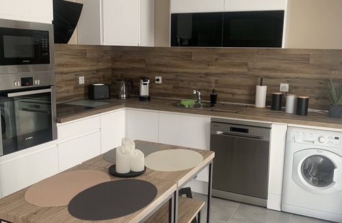 Decines-Charpieu House | Accommodation near the OL stadium