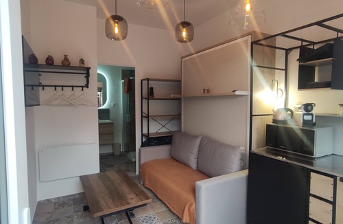 Marcq-en-Baroeul Apartment | Accommodation with terrace and secure, covered parking, 5 minutes from Lille