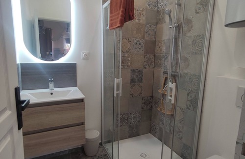 Marcq-en-Baroeul Apartment | Accommodation with terrace and secure, covered parking, 5 minutes from Lille