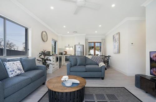 Maitland House | Accommodation Hunter - Adams Street Maitland