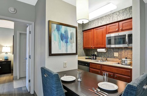 Lexington Hotel | Accommodation Suitable for Pet Parents | Free Parking | 2.1 Mi from Kirk Park
