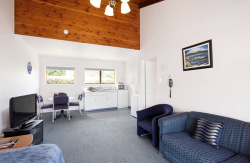 Te Puna Hotel | Accommodation Te Puna