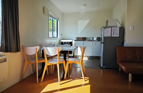Te Puna Hotel | Accommodation Te Puna