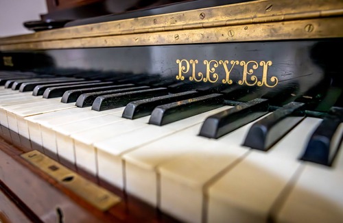 Cires-Les-Mello House | Accommodation, Very peaceful environment, 10 Travellers