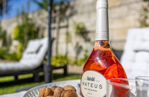 Cires-Les-Mello House | Accommodation, Very peaceful environment, 10 Travellers