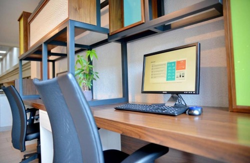 Wilsonville House | Accommodations offer free fiber optic Wi-Fi, shuttle rides !