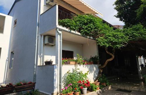 Brulo House | Accomodation Mirjana Rooms