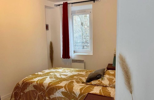 Lezignan-Corbieres Apartment | Accueillant petit T2 cœur de centre ville