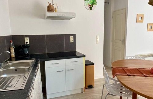 Lezignan-Corbieres Apartment | Accueillant petit T2 cœur de centre ville