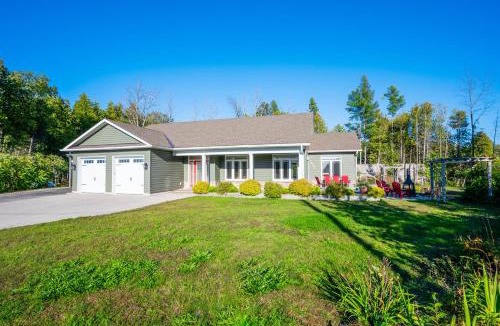 South Bruce Peninsula House | Ace Cottage HOT TUB AC Near beach