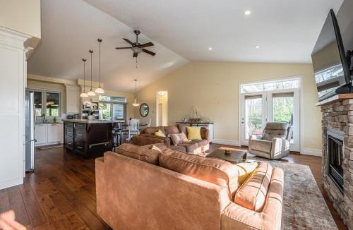 South Bruce Peninsula House | Ace Cottage HOT TUB AC Near beach