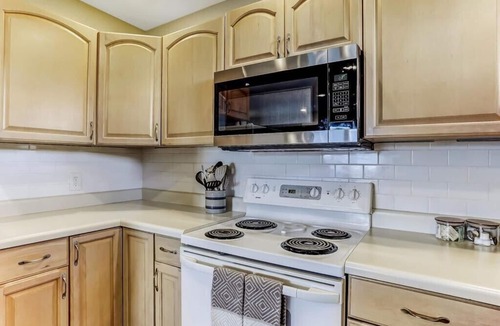 Fernandina Beach Condo | Ace the Beach: Sports & Sun Just Steps Away