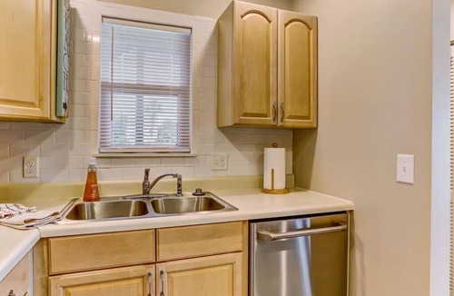 Fernandina Beach Condo | Ace the Beach: Sports & Sun Just Steps Away