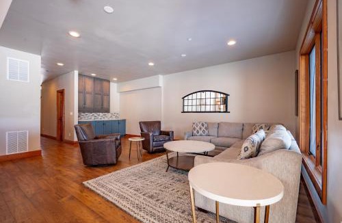 McHenry House | Aces High Lodge