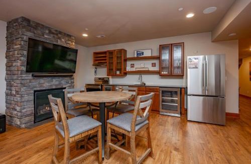 McHenry House | Aces High Lodge