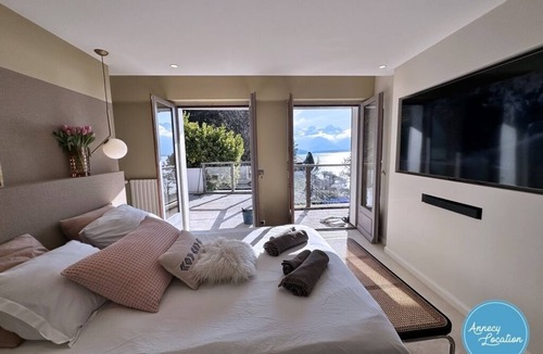 Angon House | Acmé - villa with panoramic lake view.