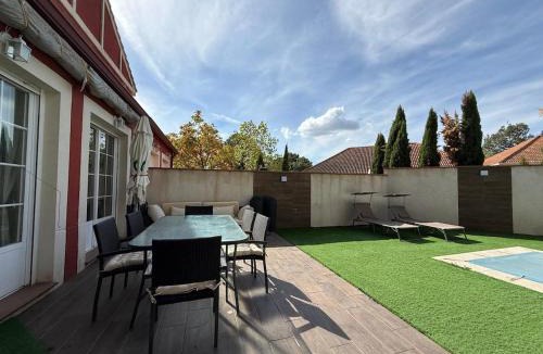 Sotillo de la Adrada House | Acogedor chalet con jardín ideal para desconectar