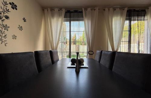 Sotillo de la Adrada House | Acogedor chalet con jardín ideal para desconectar