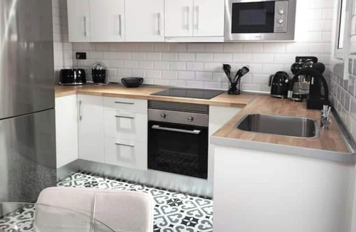 Cornella de Llobregat Apartment | Acogedor Apartamento a Pocos Minutos de los Sitios Emblemáticos de Barcelona