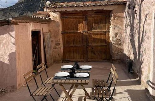 Albarracin House | Acogedora casa con patio-parking