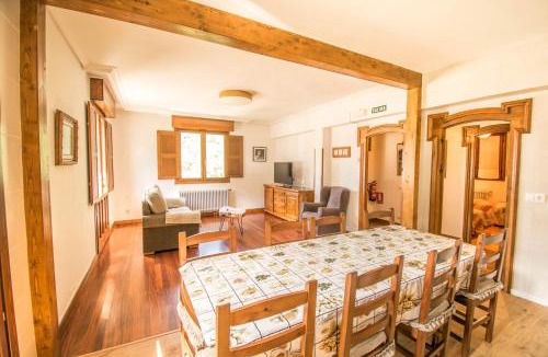 Ochagavia House | Acogedora casa rural a los pies de la Selva Irati