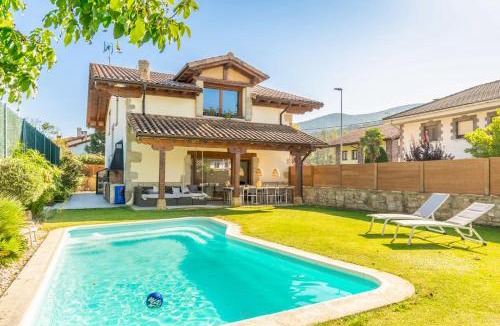 Akerreta Villa | Acogedora casa rural con jardín próxima a Pamplona